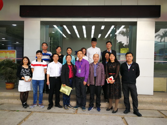 学习钻研  夯实支部建设