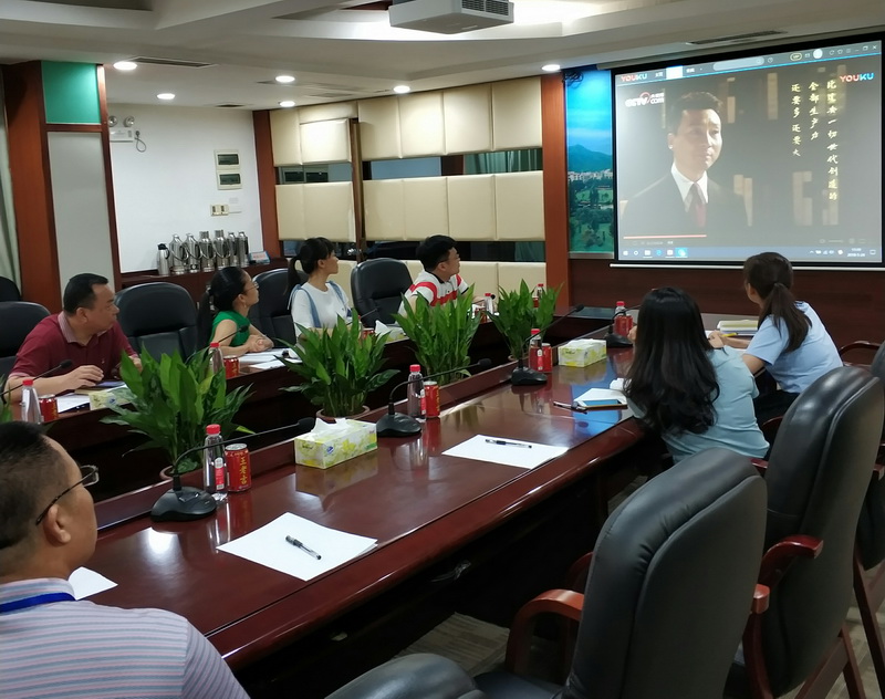 不忘初心、坚定信仰，，，，，，，，重温《共产党宣言》——第五党支部第一党小组开展主题党日运动